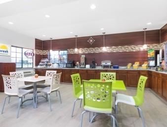 麦迪逊维尔温德姆戴斯套房酒店 Madisonville 外观 照片